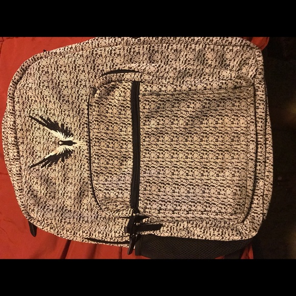 Logang Backpack - Picture 1 of 2